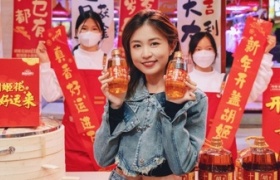 逛一次胡姬花“真香开运菜市场”，迎接新年好运