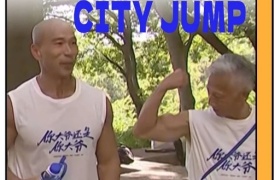 西湖大爷玩city jump，脉动年轻化营销太有梗了