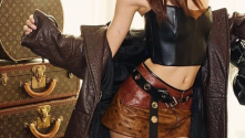 Lisa“拍臀炫富”炸翻全网，LV市场部坐不住了