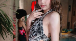 Lisa"敲臀炫富舞"带货，画风好难评！