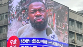 全国大屏集体“发疯”，这届高温把城市逼成段子手！