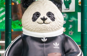 阿迪达斯x中国艺术家邓卓越，推出“三叶草熊猫”系列