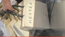 中国黄牛狂薅樱花妹羊毛！喜茶 x Chiikawa联名杯在日本炒出天价！