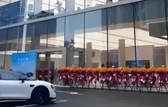 “问界大酒店”火了，车企营销杀疯了！