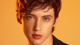 完美日记携手Troye Sivan 跨界 传递“美不设限”品牌主张