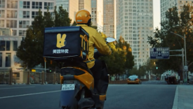 新logo出现，美团外卖给你比了个耶