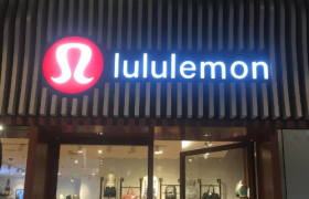 传Lululemon跌落神坛？还早了点