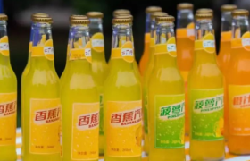 高调的兰世立，低价约战饮料圈